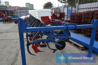 Культиватор КРН с подкормочным приспособлением