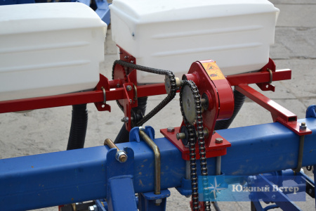 Культиватор КРН с подкормочным приспособлением