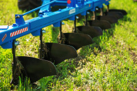 Плуг лемешный навесной восьмикорпусный Finist  ПЛН-8-35